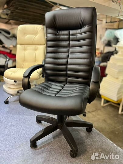 Офисное кресло