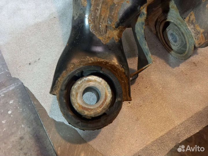 Подрамник задний BMW3 E46