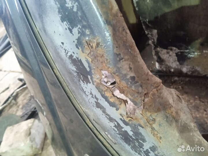 Крыло переднее левое правое Mitsubishi pajero 2