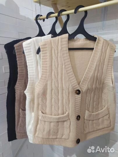 Жилетка вязаная