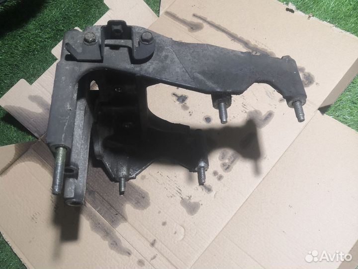 Кронштейн двигателя правый Nissan x-trail T31