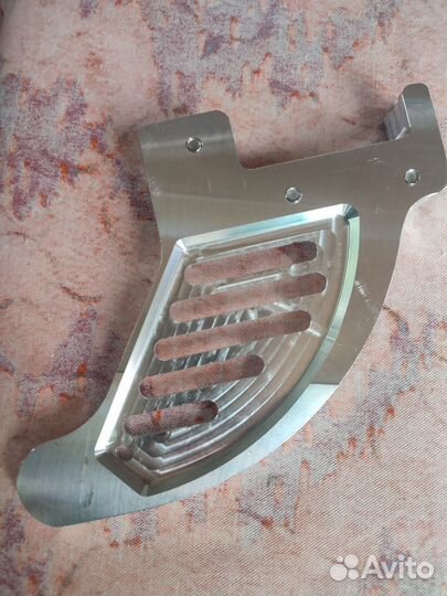 Защита заднего тормозного диска на мотоцикл