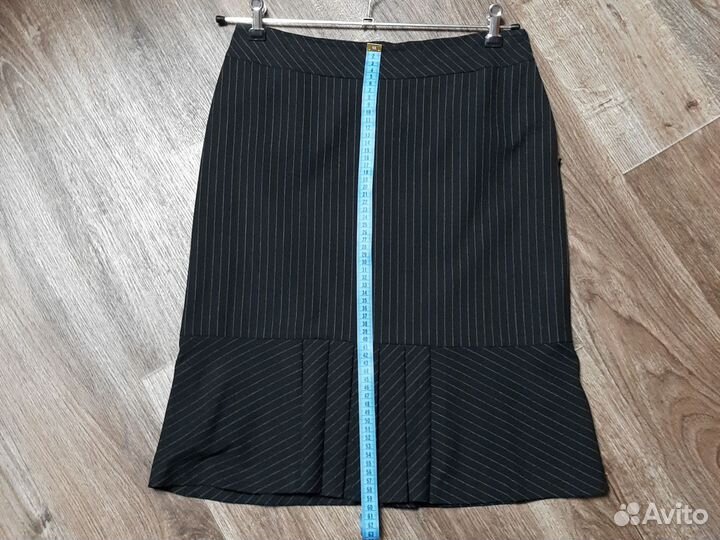 Юбка прямая,по низу складки