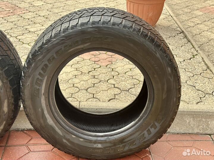 Bridgestone Blizzak DM-V1 285/60 R18