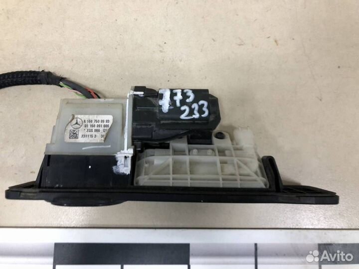 Б/У Ручка двери багажника наружная A1667500993