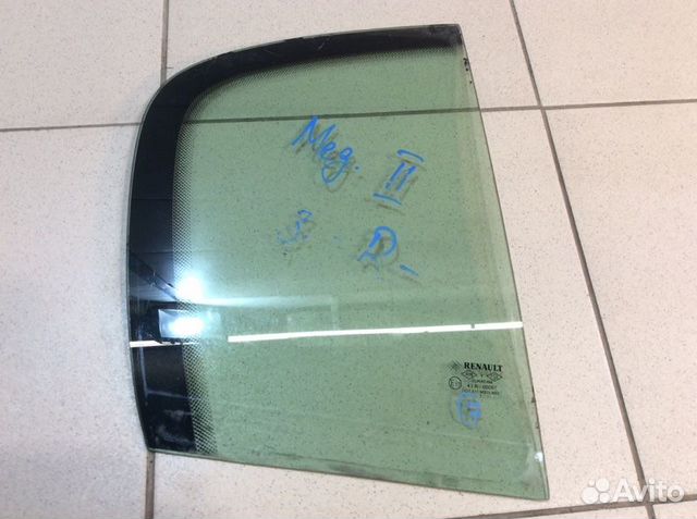 Стекло двери задней правой (форточка) заднее