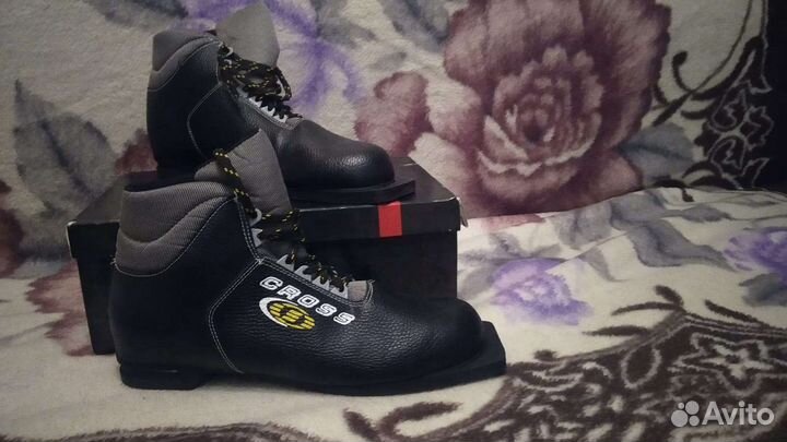 Лыжные ботинки