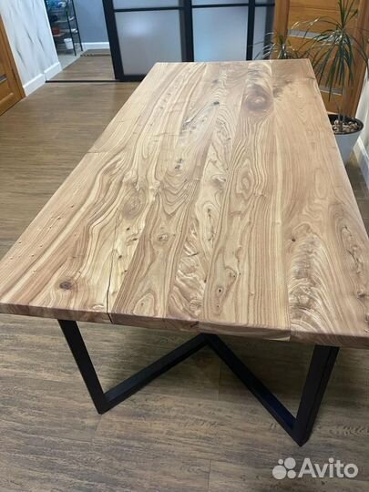 Стол обеденный