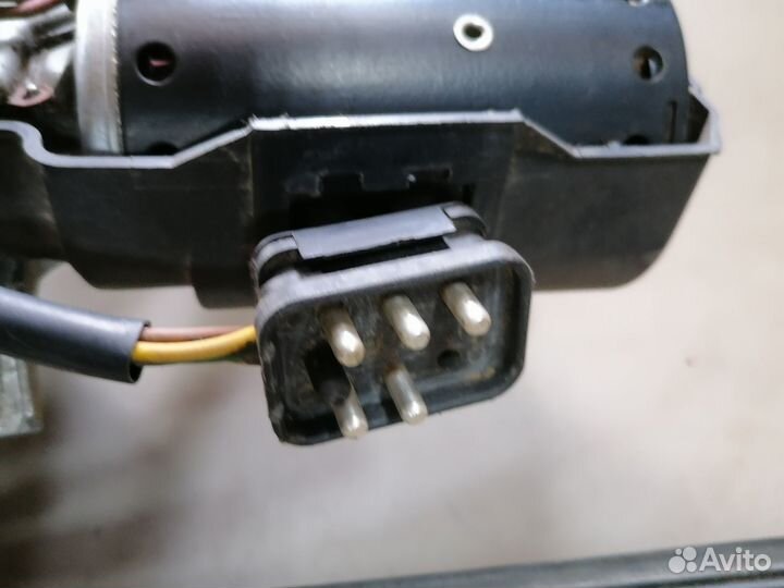 Стеклоочиститель в сборе Mercedes 190 W201 1982-93