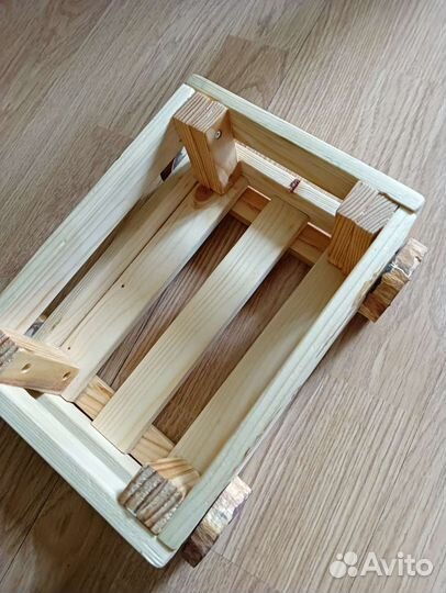 Декоративное кашпо из дерева