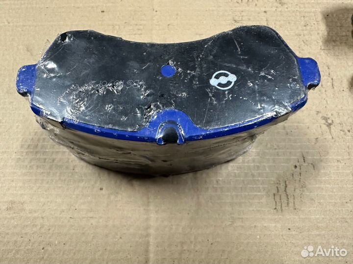 Тормозные колодки передние Sprinter / Crafter