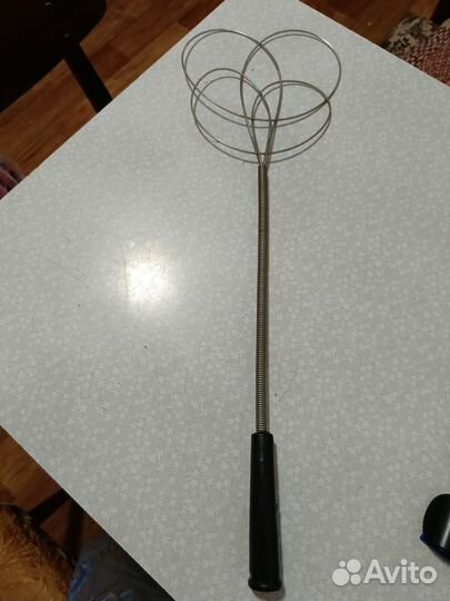 Новая пылевыбивалка металлическая