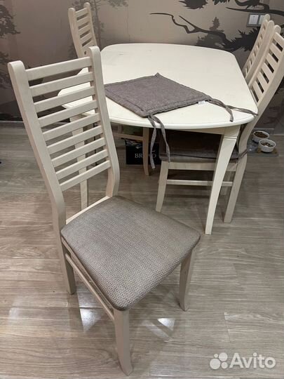 Кухонный стол и стулья
