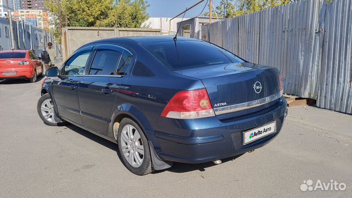 Opel Astra 1.6 МТ, 2011, 200 000 км