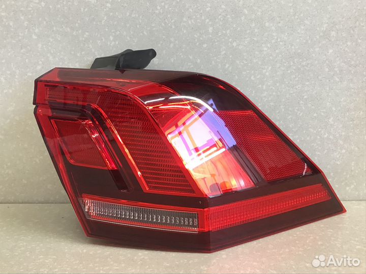 Фонарь задний наружный правый VW Tiguan 2017