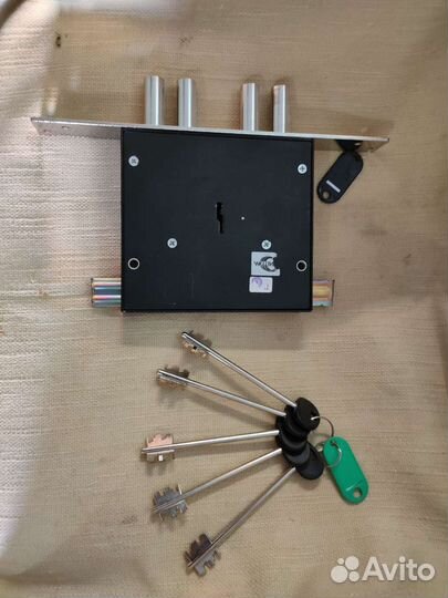 Замок врезной сувальдный Меттэм зв8 141.1.0