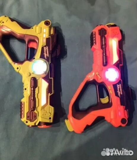2 лазерных пистолета
