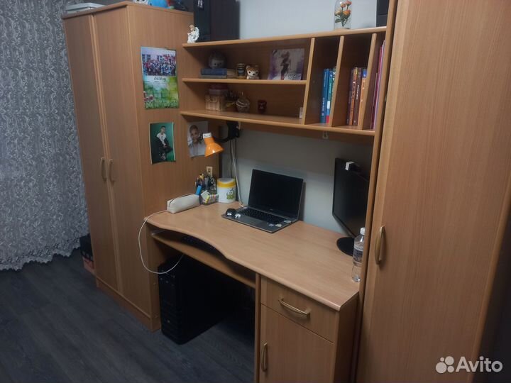 Письменный стол