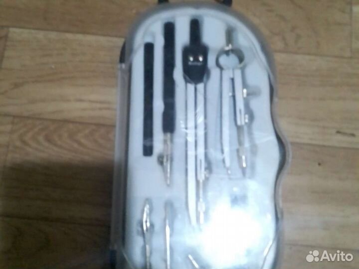 Готовальня с металлическим цыркулем