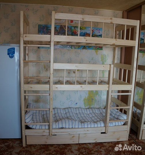 Трехъярусная кровать с ящиками