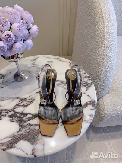 Босоножки на высоком каблуке ysl