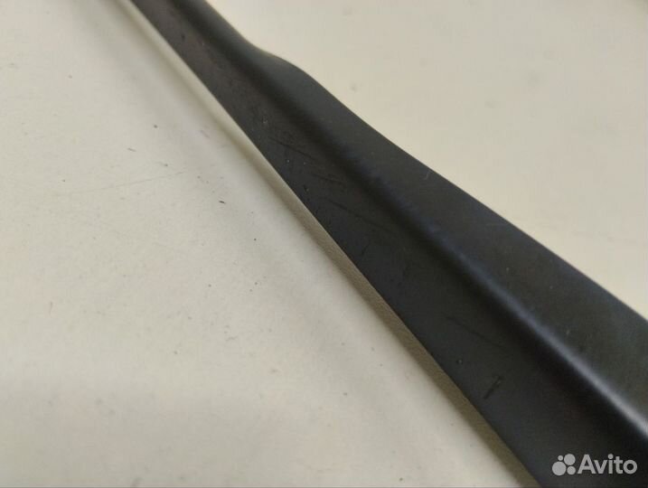 Поводок стеклоочистителя передний левый Nissan Ter