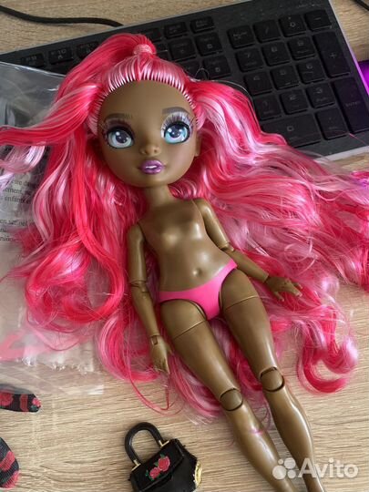 Кукла Daria Roselyn Rainbow High