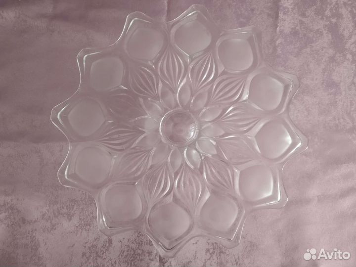 Тортница на ножке