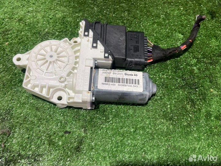 Мотор стеклоподъемника задний левый Octavia Touran