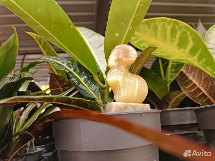 Фигурка из селенита