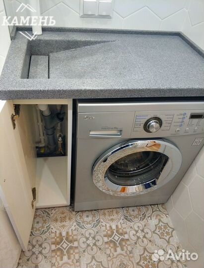 Каменная столешница для ванной с щелевой мойкой