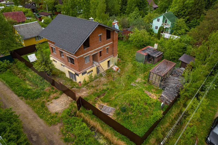 Дом 264 м² на участке 9 сот.