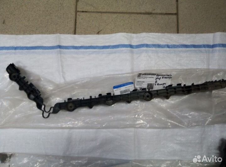 Кронштейн зад бампера лев и правы Toyota Camry V50