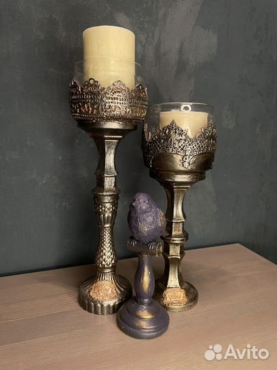 Подсвечники и птичка