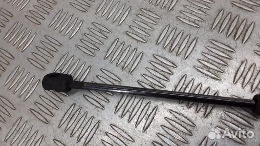 Амортизатор крышки багажника toyota corolla verso