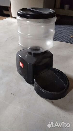 Автоматическая кормушка для кошек и собак