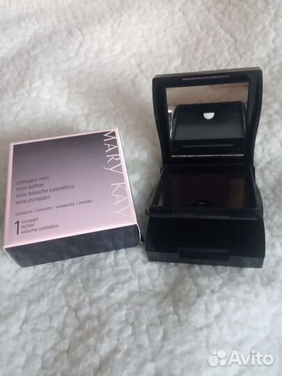 Магнитный футляр для косметики новый