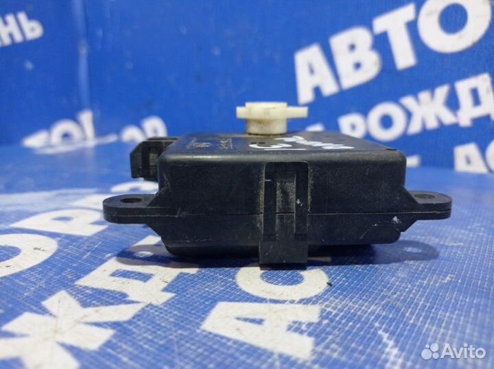 Моторчик заслонок отопителя Nissan Teana J31 седан