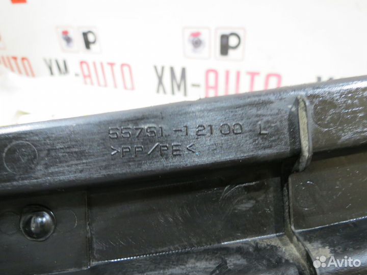 Решетка дворников правая Toyota Corolla 150