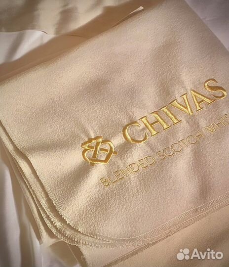 Подушки с пледом