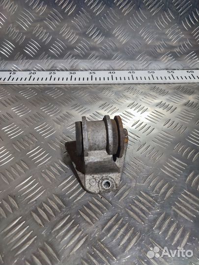 Кронштейн радиатора левый MAN 81062250005