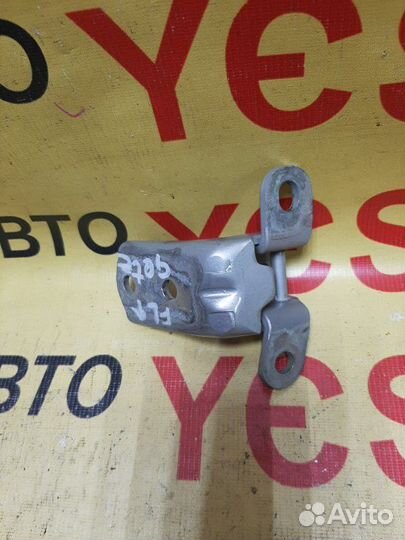 Петля двери передняя левая Hyundai Getz TB