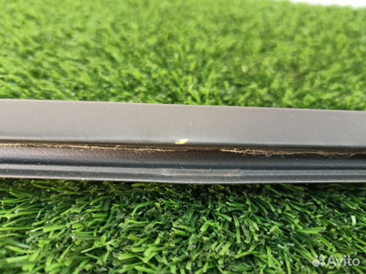 Уплотнитель стекла Бархотка передний левый Renault