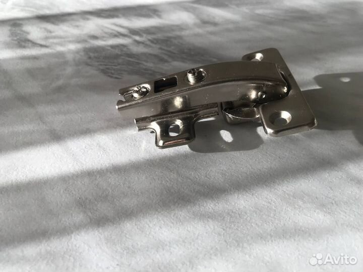 Мебельная фурнитура (ручки, петли, направляющие)