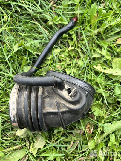 Воздушный патрубок passat B3