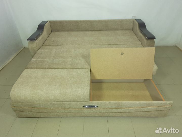 Диван на металлокаркасе