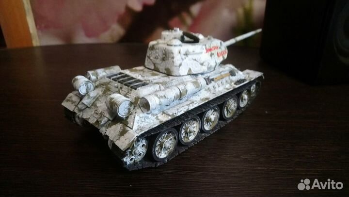 Модель 1/35 танк т 34-85