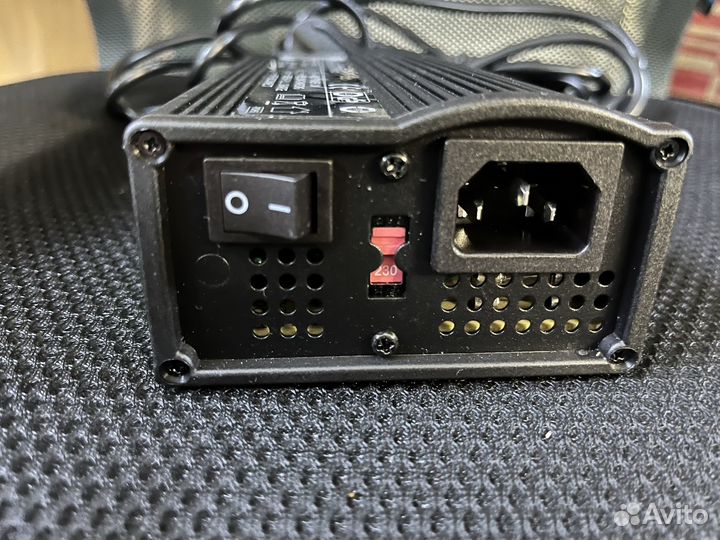 Зарядное устройство HP8204B