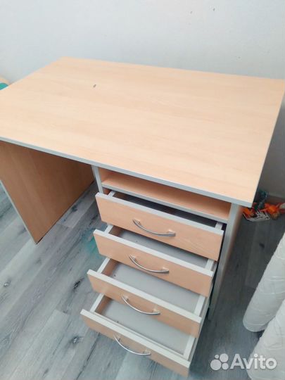 Стол письменный