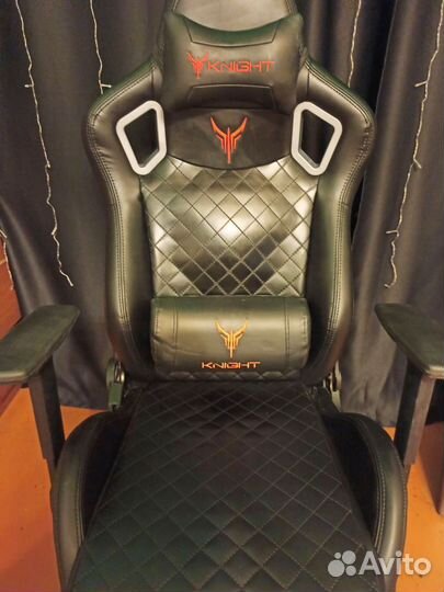 Компьютерное кресло knight outrider черный
